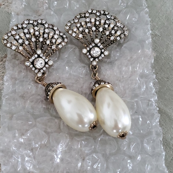 Earings - Picture 2 of 4